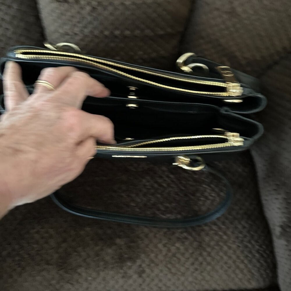 COACH PURSE - Picture 2 of 7